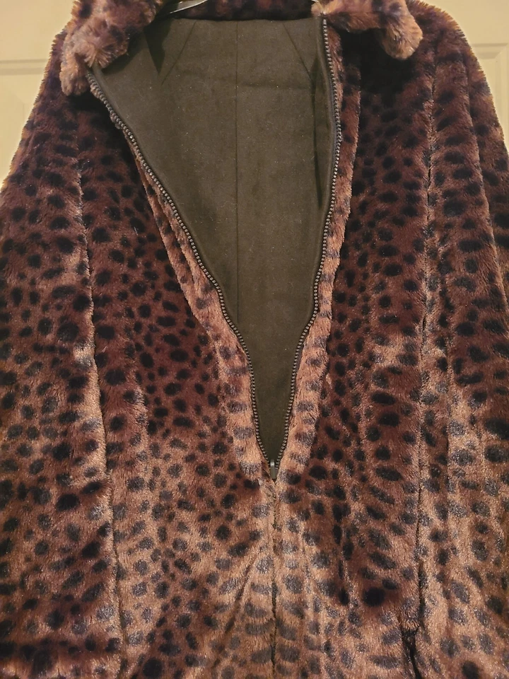 PONCHO CAPA SPORTO REVERSIBLE ESTAMPADO LEOPARDO MISY TALLA 0/S - NUEVO Foto 2 de 4