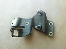 1985-92 MERCEDES-BENZ 300E W124 ~ SLOT GATE BEARING BRACKET ~ A1030700724