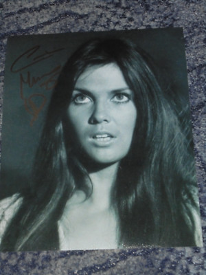 CAROLINE MUNRO- ACTRESS - 10x8 PHOTO SIGNED- (67) | eBay