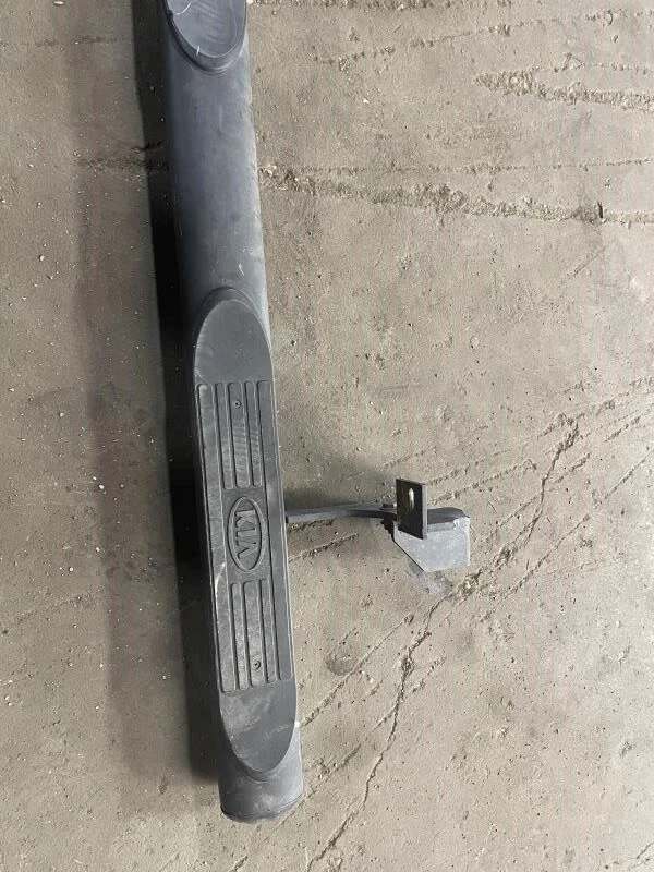 2006 KIA SORENTO LX LEFT DRIVER SIDE RUNNING BOARD STEP BAR OEM+ - Image 2 of 4