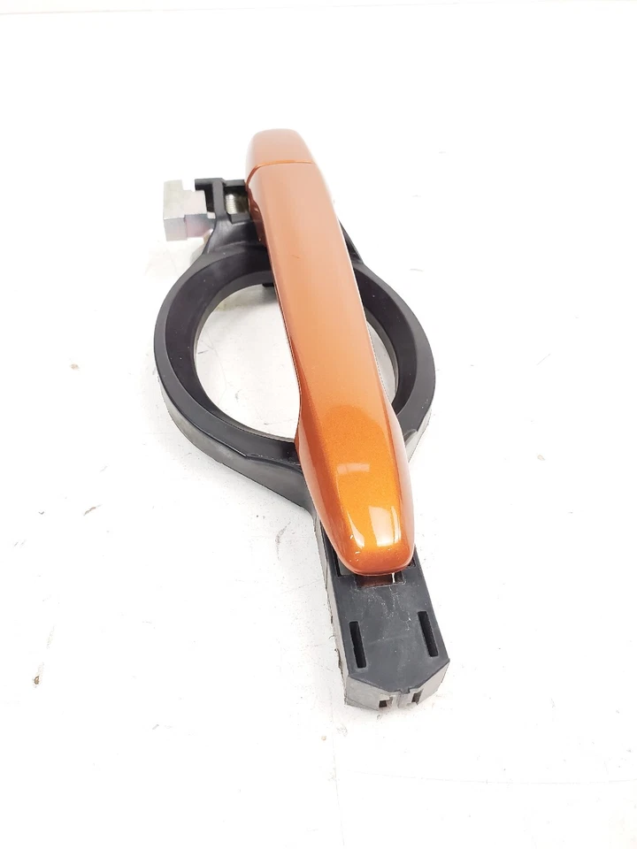 MITSUBISHI OUTLANDER 2011-2021 MANIJA PUERTA EXTERIOR TRASERA IZQUIERDA NARANJA M11 OEM Foto 3 de 4