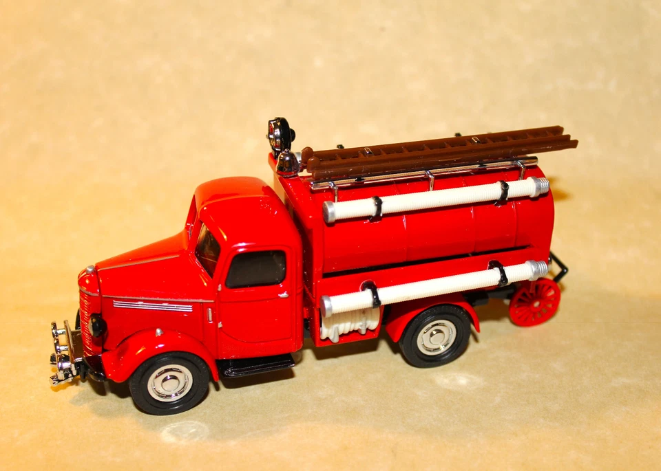 Vintage DieCast Matchbox Models of Yesteryear YFE04-M 1939 Bedford Tanker MIBOX - Image 2 of 4
