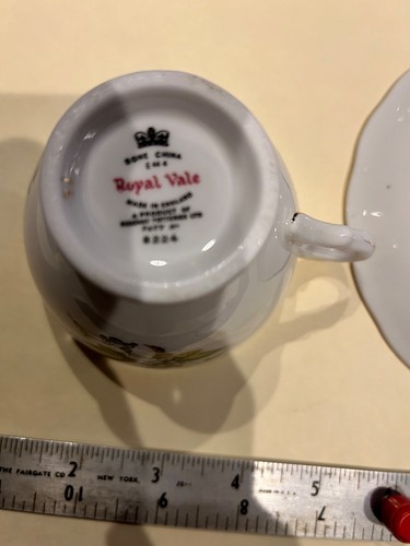 Vintage Royal Vale Bone China Teacup and Saucer Set No 663 & 664 - Picture 5 of 6