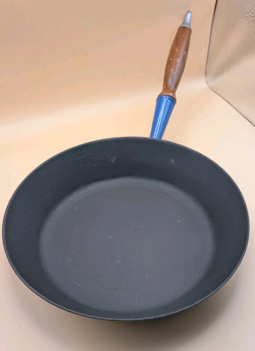Vtg 1960/70s Le Creuset Cast Iron Enamel #28 Blue Skillet Saute Pan Wood Handle