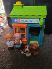 ELC Happyland Village Vet Set With Figures