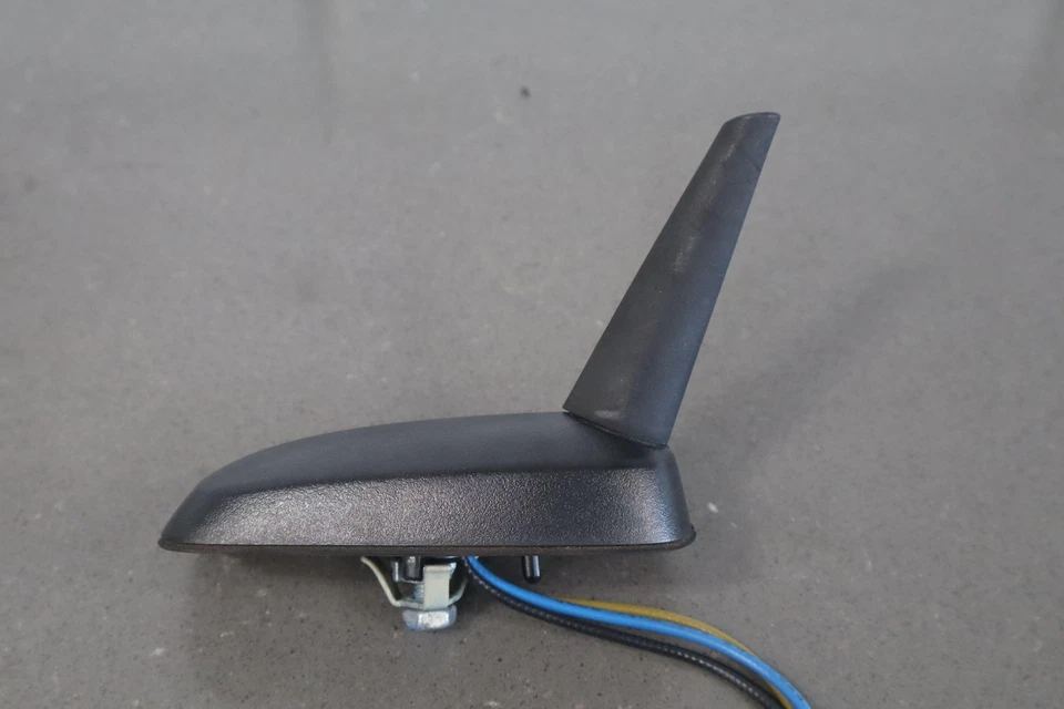 Antena de navegación/GPS 2006-2007 Hummer H2 montada en el techo OEM Foto 2 de 4