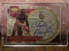 2022-2023 Panini Majestic Signatures Clyde Drexler /17