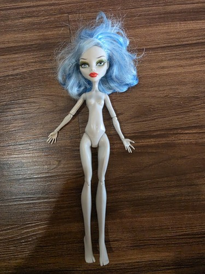 #ad Monster High 2008 Ghoulia Yelps Skull Shores Doll Blue Hair Mattel $15.99