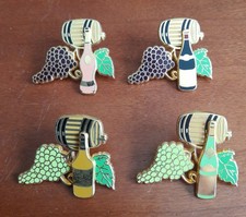 4 Pin's signés Créations d'Oz Vin Vigne Bouteille Fût Double Moule