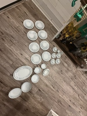 46 piece Noritake Inverness 6716 Fine China Porcelain Dinner Set White Blue  