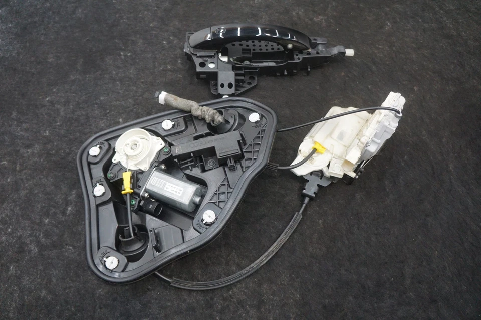 Manija del actuador de la cerradura del pestillo de la puerta trasera derecha negra OEM 4G8839004 Audi RS7 2014-17 Foto 2 de 4