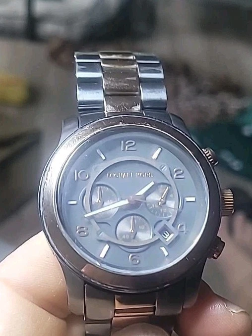 Orologio unisex bicolore MK8189 Michael Kors. La condizione della batteria nuova è "Usata"