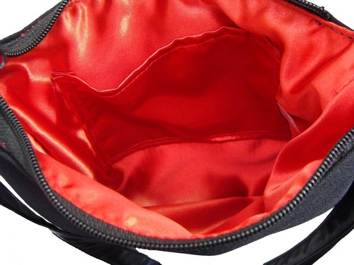 "Bolso bandolera y billetera a juego con patrón "MÁSCARAS DE PELEA", nuevo, 2 artículos - Imagen 4 de 7