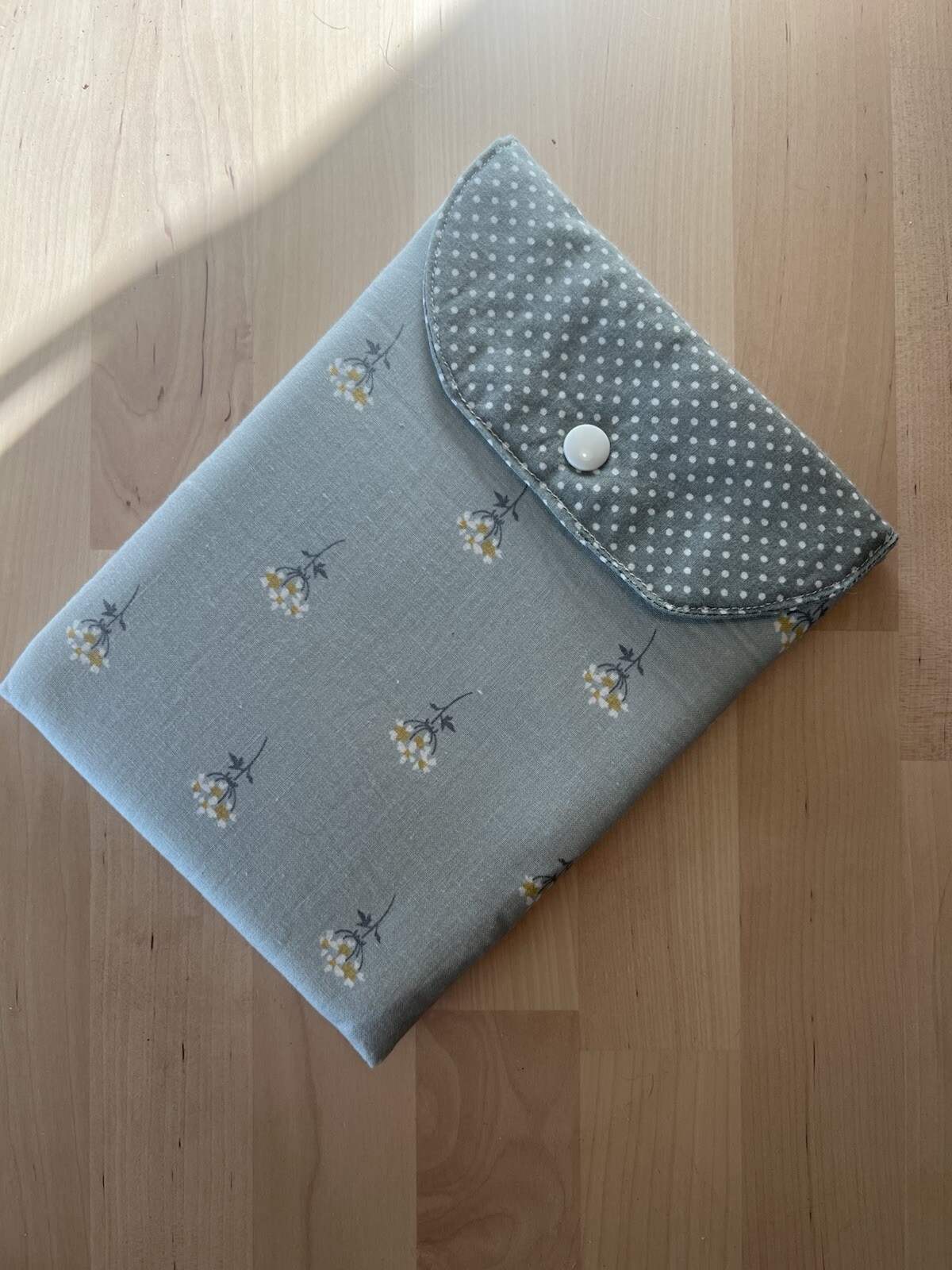 Floral Kindle Padded Sleeve for Protection and Style-image