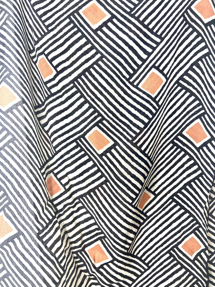 "Bufanda de seda geométrica de colección Bill Haire marrón beige negro 10"x 46""" Foto 3 de 3