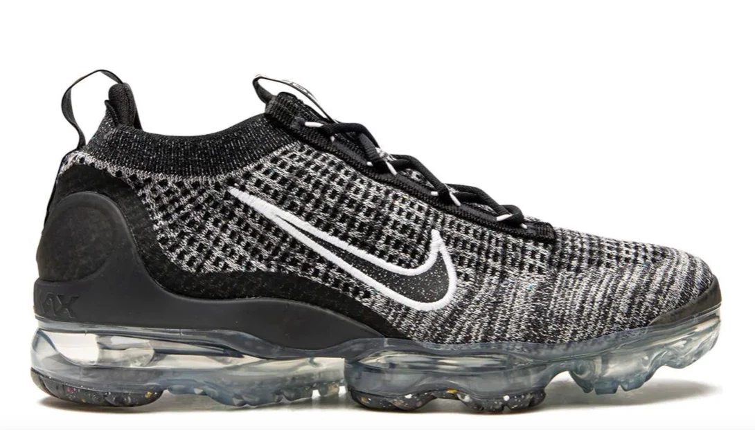 Vapormax nike black and hotsell white