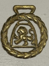 Brass Horse Medallion Vintage Lion Passant in Laurel Wreath Motif B6