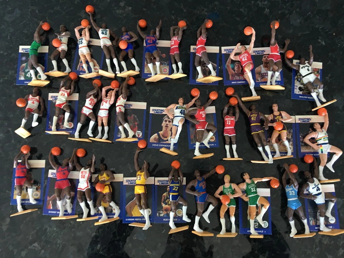 Preços baixos em Boneco de ação Kenner Basquete (bola) figuras de