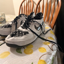 Nike White/Black Low-Top Lace-Up Monogram Uni...