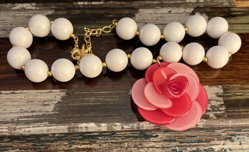 Vintage Big White Lucite Beads w A Gorgeous Pink Rose Pendant - Picture 1 of 3