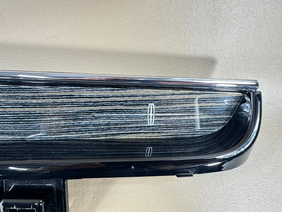 Lincoln Navigator 2018-2021 tablero de instrumentos etiqueta negra moldura de madera plateada OEM Foto 4 de 4