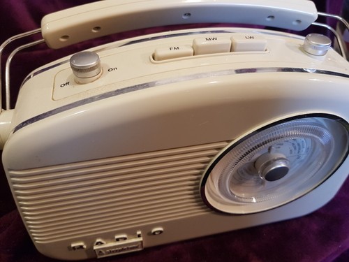 Vintage Style Steepletone BRIGHTON Radio FM / MW / LW - Picture 8 of 16