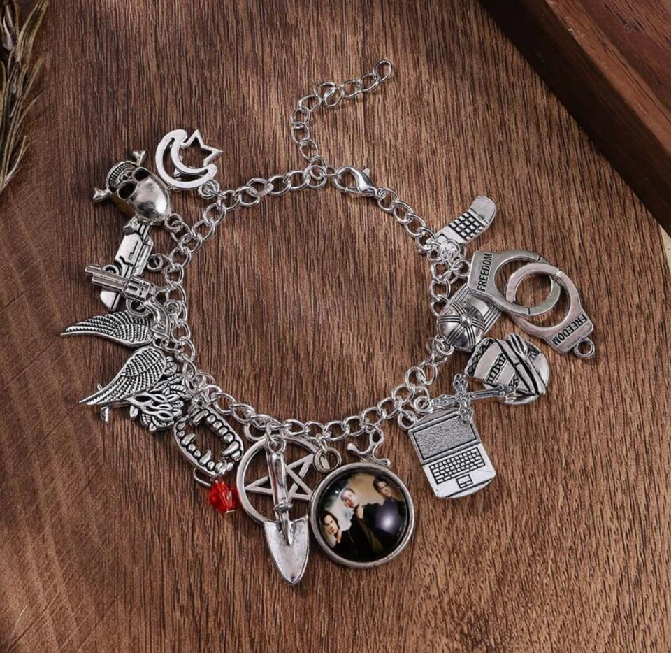SUPERNATURAL Bettelarmband ☆ Sam, Dean, Castiel Anhänger ♡ TV Show Schmuck!