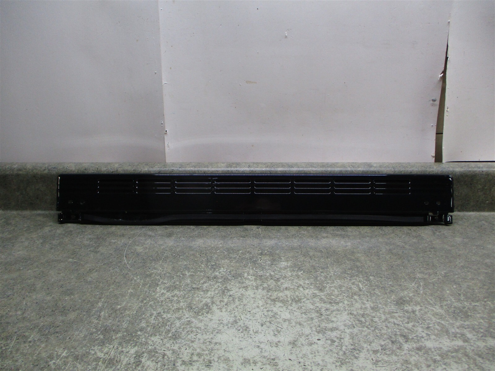 WHIRLPOOL RANGE VENT TRIM PART # 9753498GB