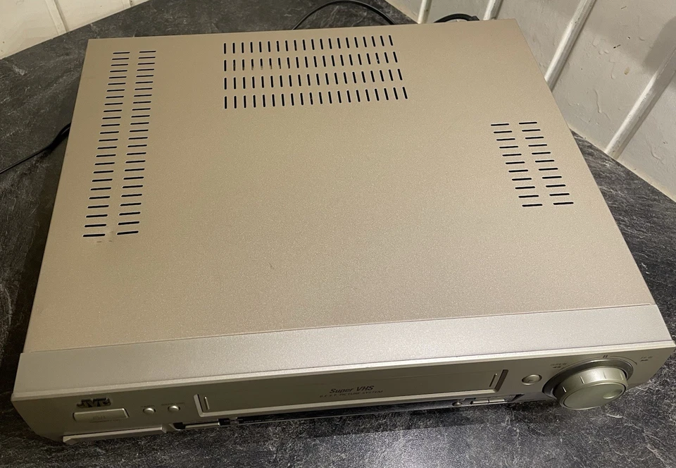 JVC HR-S7500 S-VHS Videorecorder, geprüft, gereinigt, getestet – mit Original FB - Bild 4 von 4