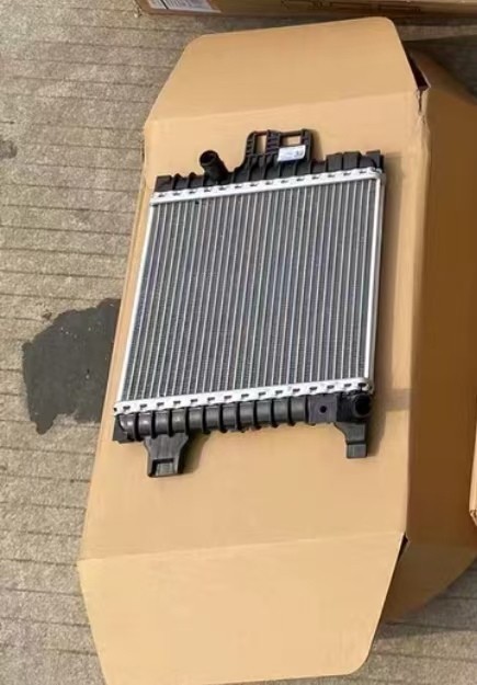 Lamborghini Urus Right Cooler P/N 4M0121218G