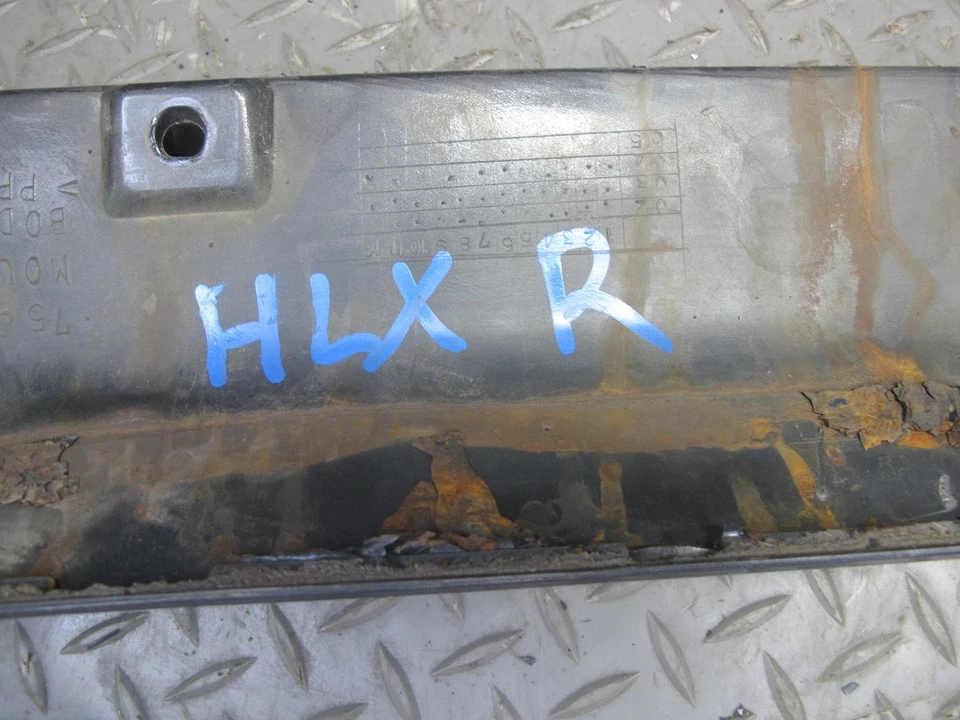 2003-2007 LEXUS LX470 TRASERO DERECHO E IZQUIERDO PANEL BASCULANTE JUEGO DE 2 FALDONES LATERALES Foto 2 de 4