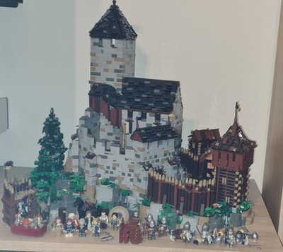 BlueBrixx Burg Blaustein mit Bergfried&Vorburg + 2 Figuren Sets
