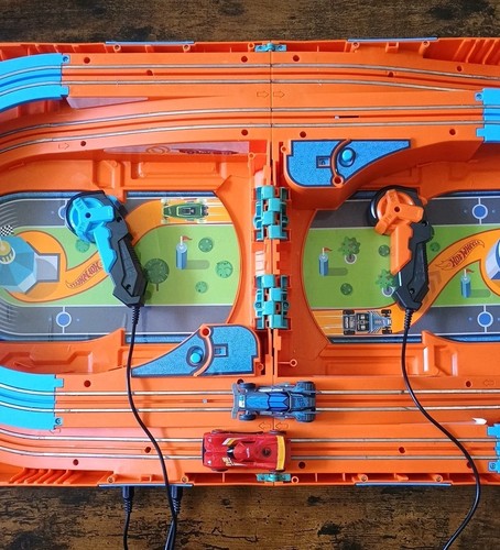 Hot Wheels Fold And Play Slot Car Race Track (Tested And Working) - Picture 4 of 5