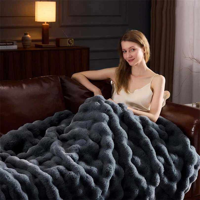 Manta gruesa de invierno cálida imitación piel de conejo burbuja manta de lujo ultra suave Foto 4 de 4