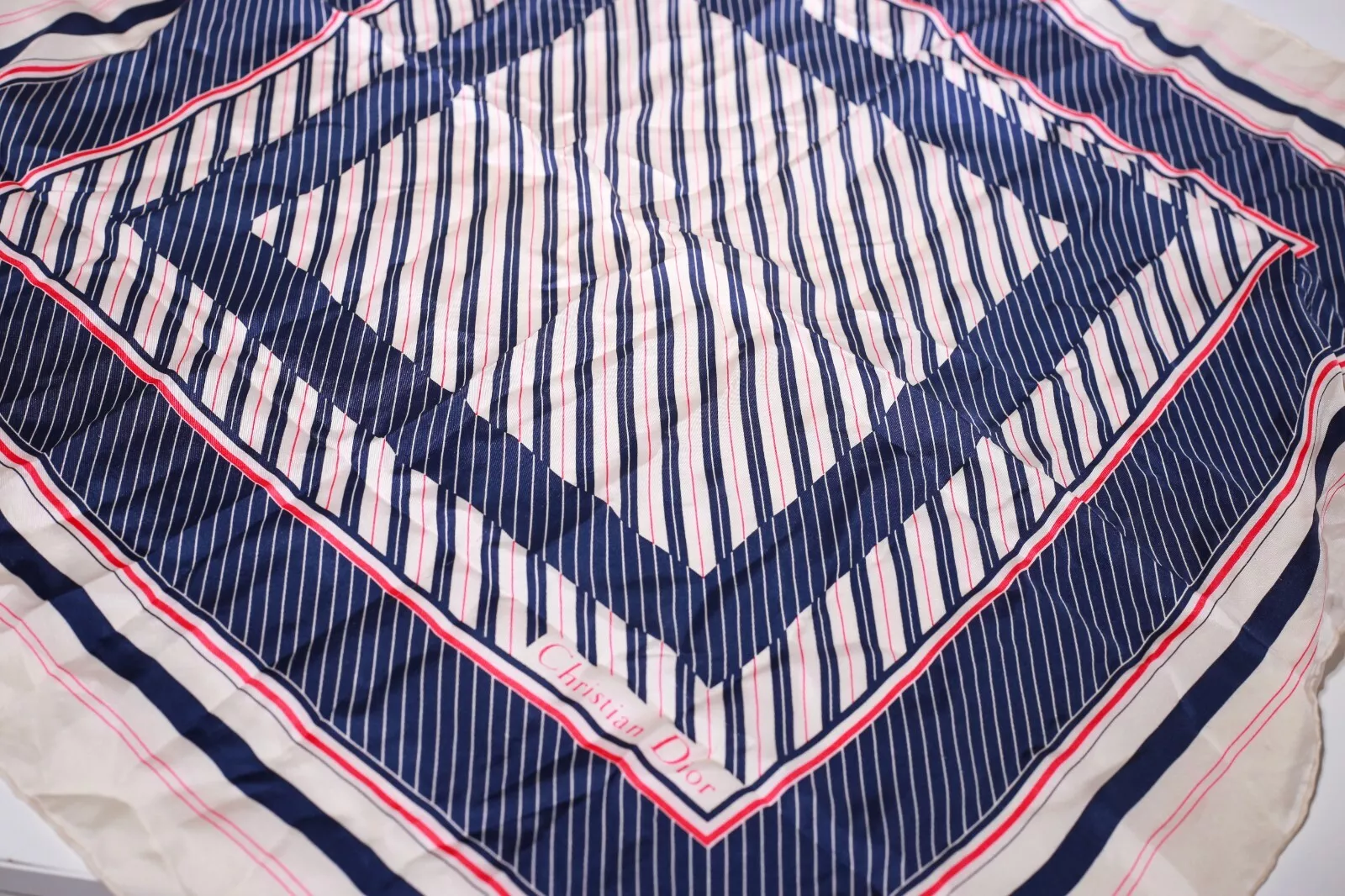 Foulard vintage à rayures Christian Dior 100 % soie 75 cm x 75 cm marque logo