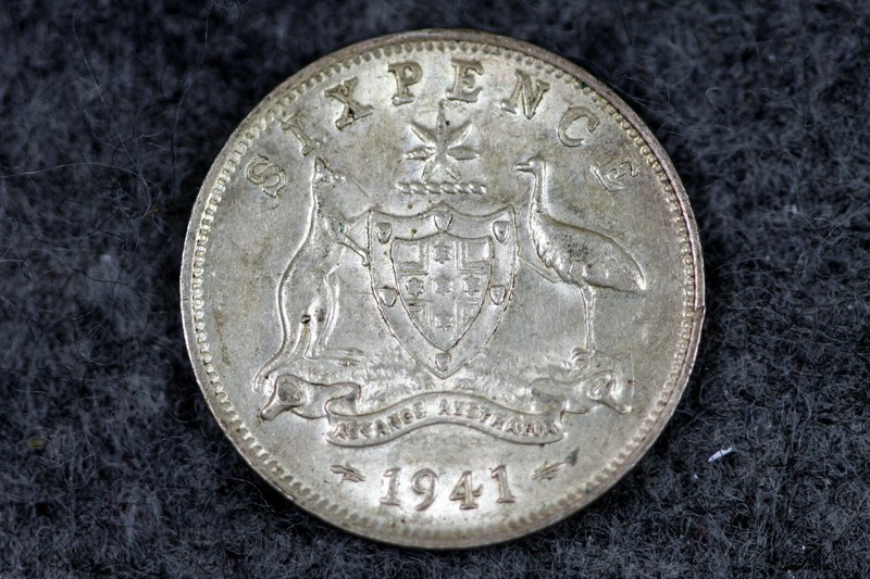 1941 M Australia SIX PENCE #L00702