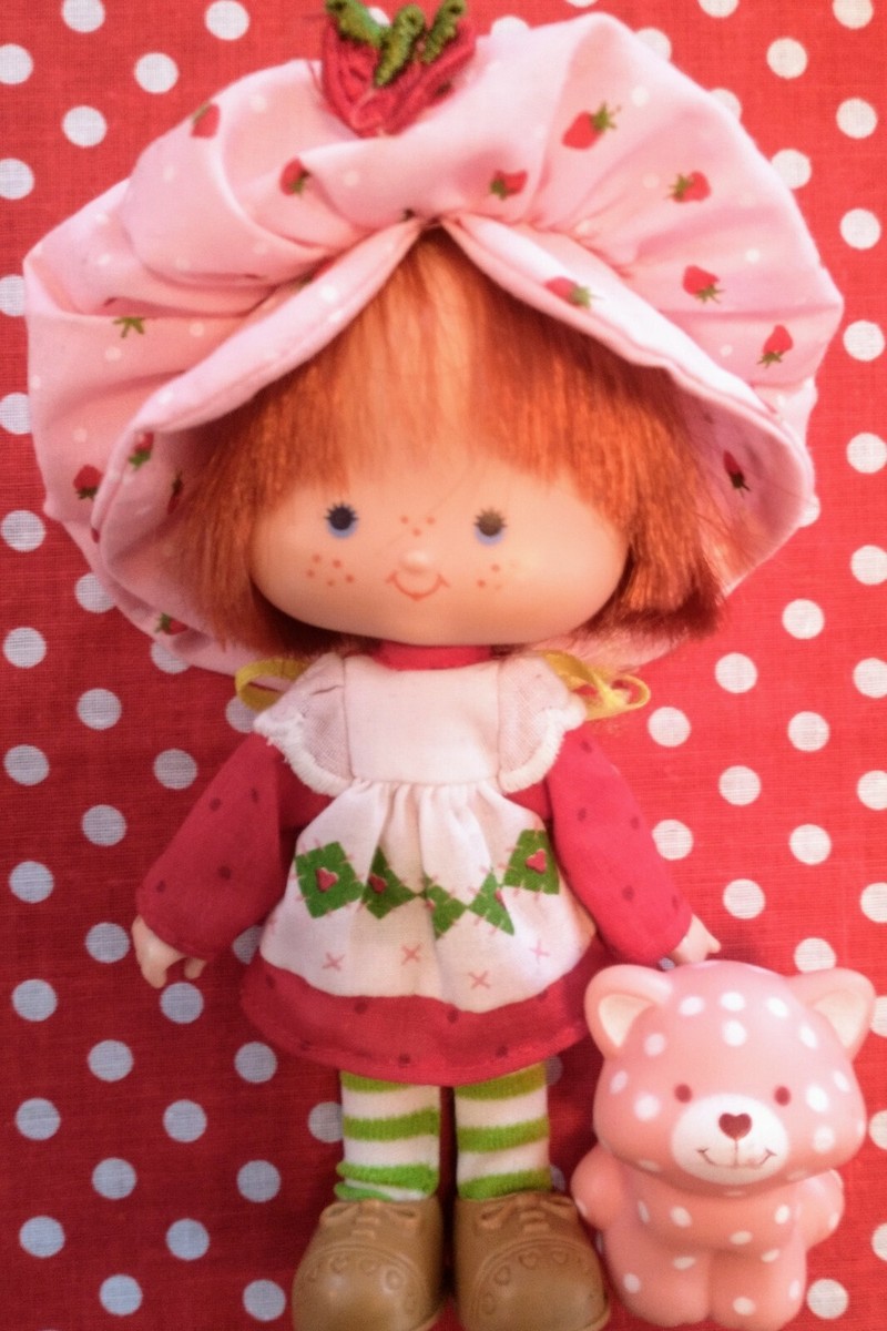 Poupée CHARLOTTE AUX FRAISES-STRAWBERRY SHORTCAKE N°S408