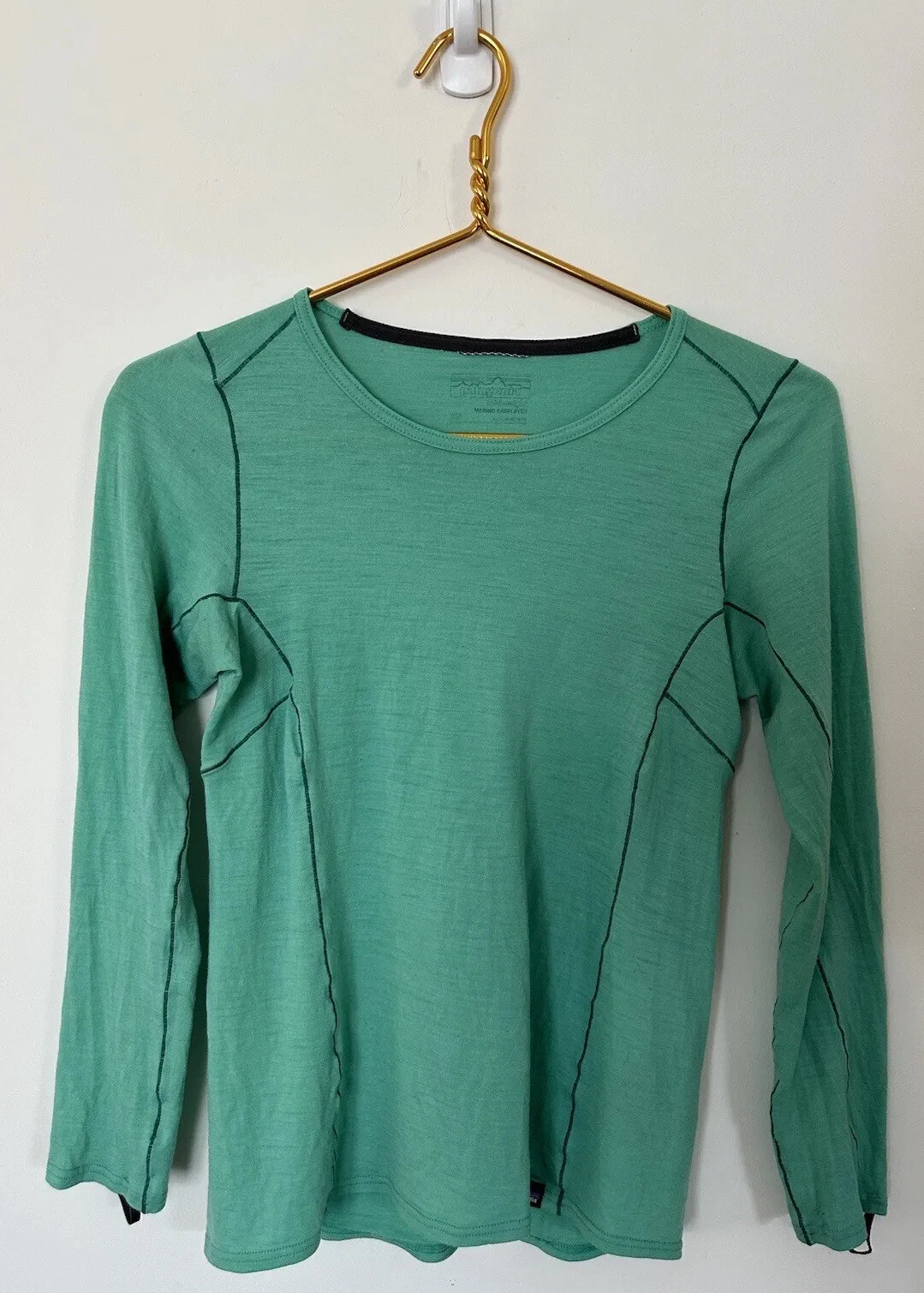 Patagonia XS Merino Midweight Long Sleeve Base Layer Shirt Green Thumb Holes
