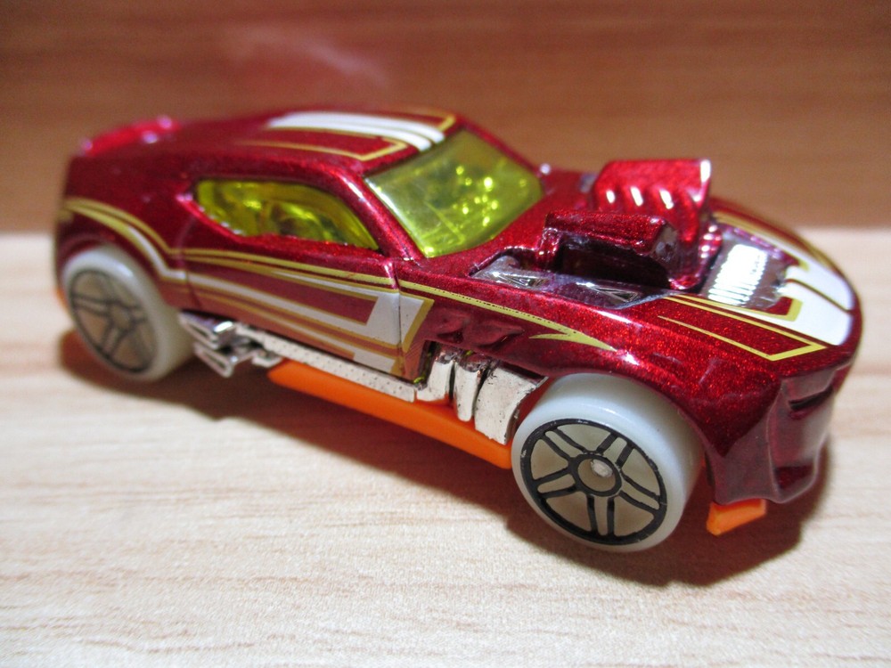 Hot Wheels Twinduction 2010 Sports Car 1:64 Scale Loose Red Miniature Toy Car