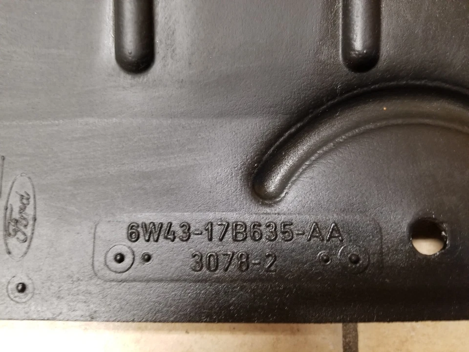 Protector contra salpicaduras motor Lincoln LS 2000 2001 2002 2003 04 2005 2006 6W43-17B635-AA Foto 3 de 3