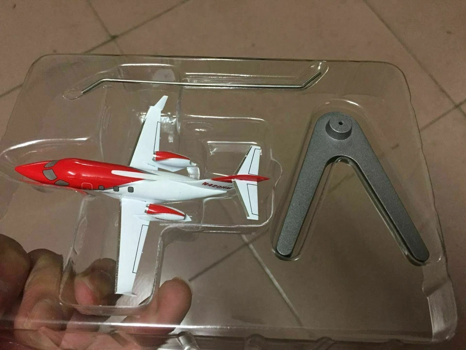 Ebbro 1/144 Scale Full Metal Model Hondajet Honda N420EX Airplane Red/White - Image 2 of 4