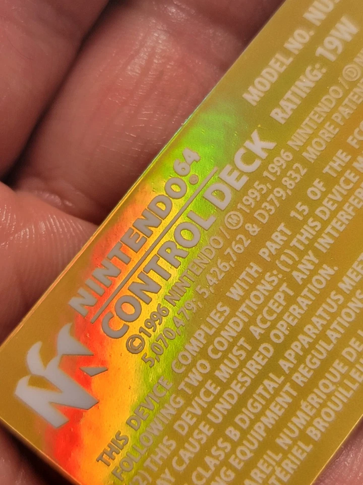 1 PEGATINA ETIQUETA DE TEXTO HOLO BLANCO NINTENDO 64 N64 CONTROL DECK NUS-001 (USA) DORADO🏷 HOLO Foto 4 de 4