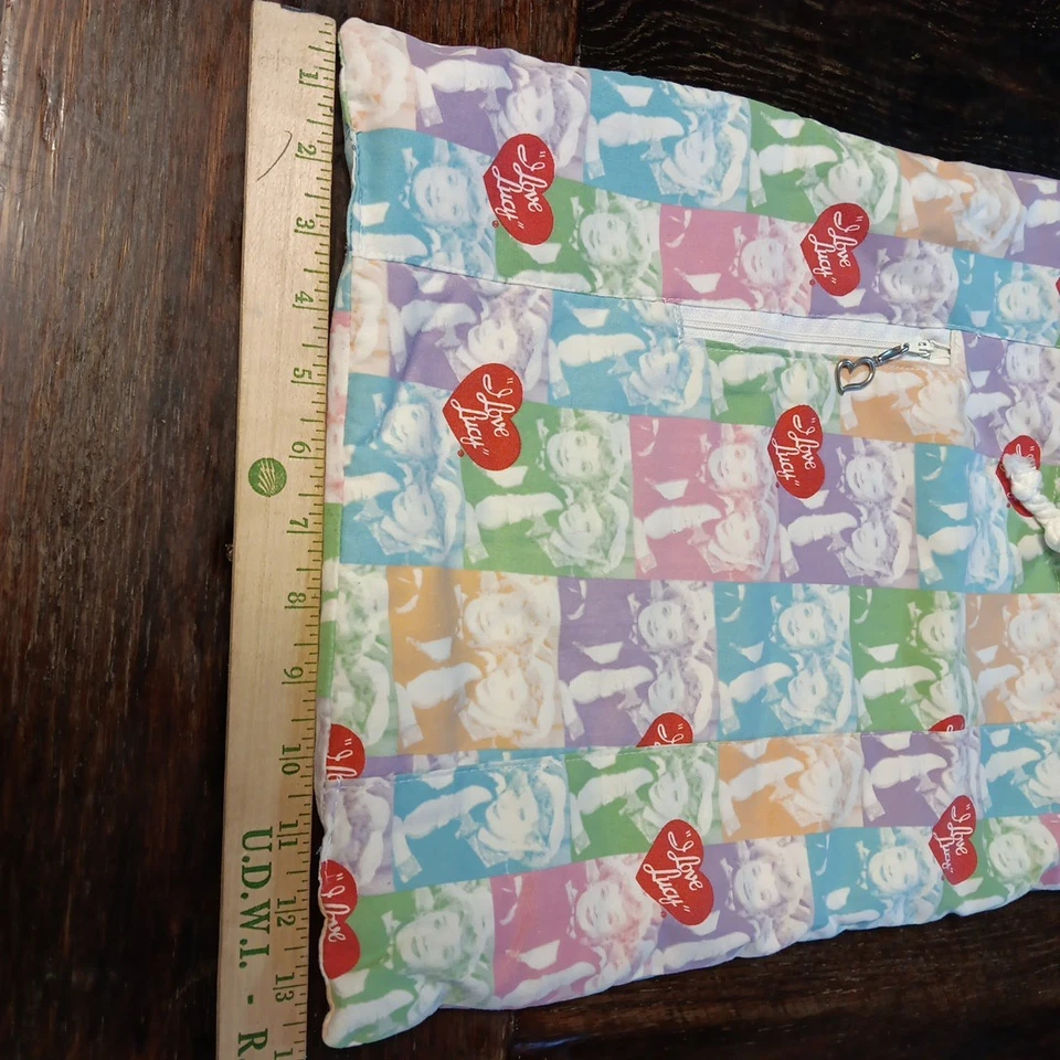 I LOVE LUCY DRAWSTRING BAG WITH 2 INSIDE POCKETS AND SIDE ZIPPER. - Image 4 of 4