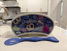 Hasbro Easy-Bake Ultimate Oven White Electric Toy Baking Set Model F0137 Boxed