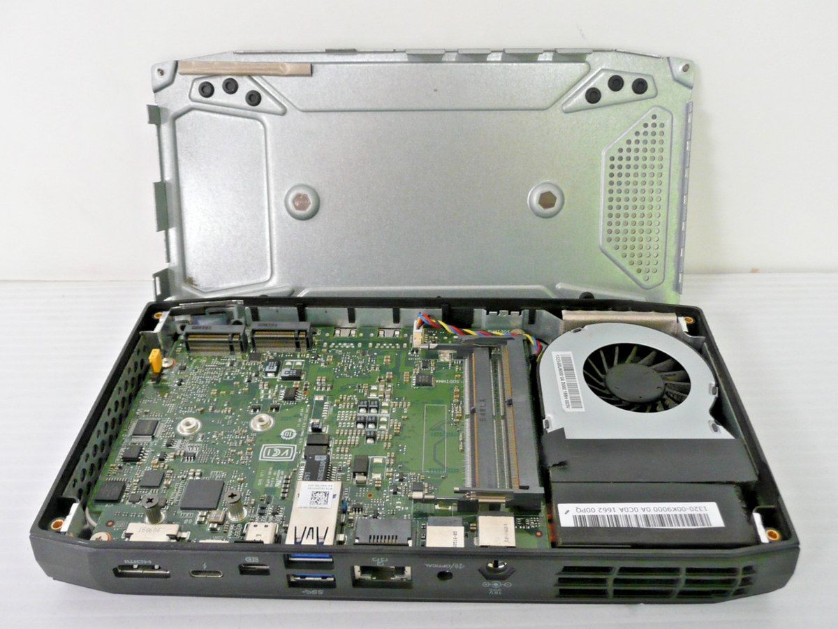 Intel NUC6I7KYK NUC Mini Core i7-6770HQ 32GB DDR4 1TB SSD - Skull