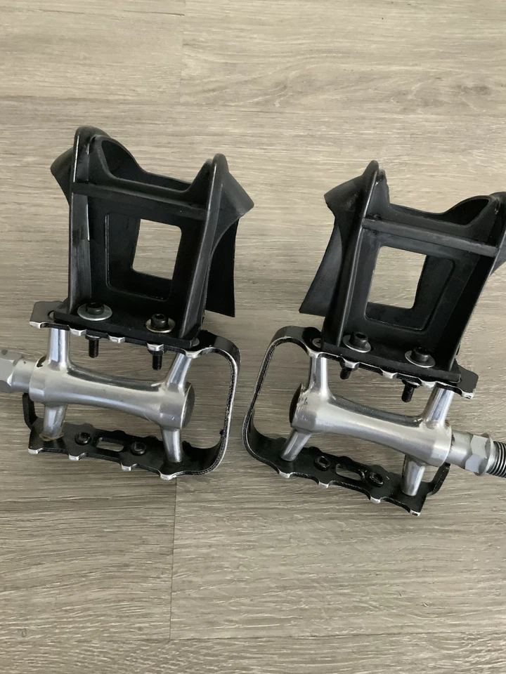 FORTE PLATFORM PEDALS WITH LARGE DELTA STRAPLESS CLIPS - Image 4 of 4
