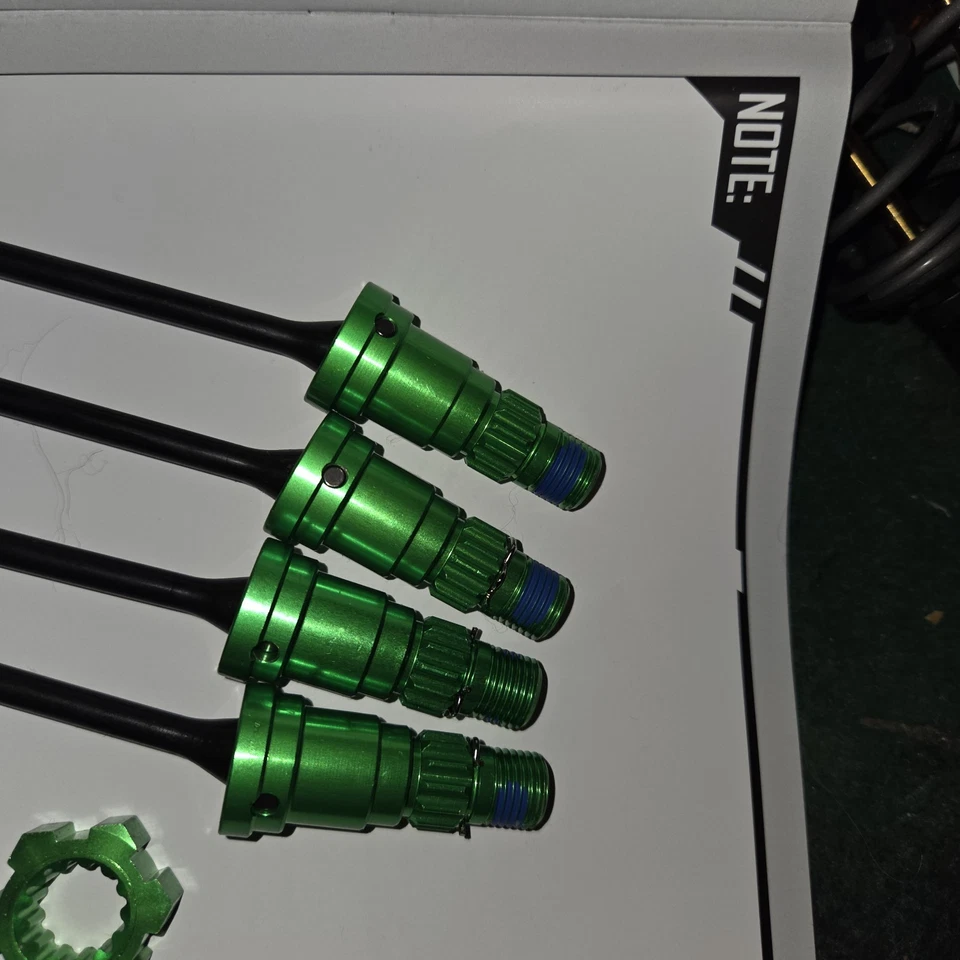 Traxxas XRT ULTIMATE Axles See Pictures Please Missing One Clip. - Image 2 of 4