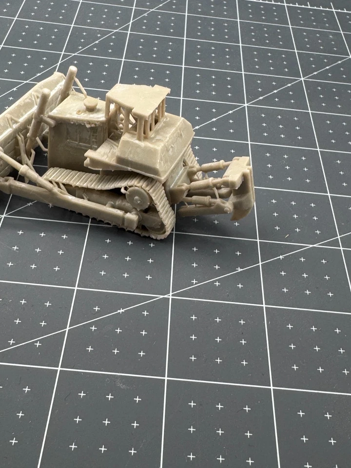Модель бульдозера Komatsu 375A напечатанная на 3D-принтере полимерная в масштабе 1:87 — высокая детализация - Изображение 3 из 3