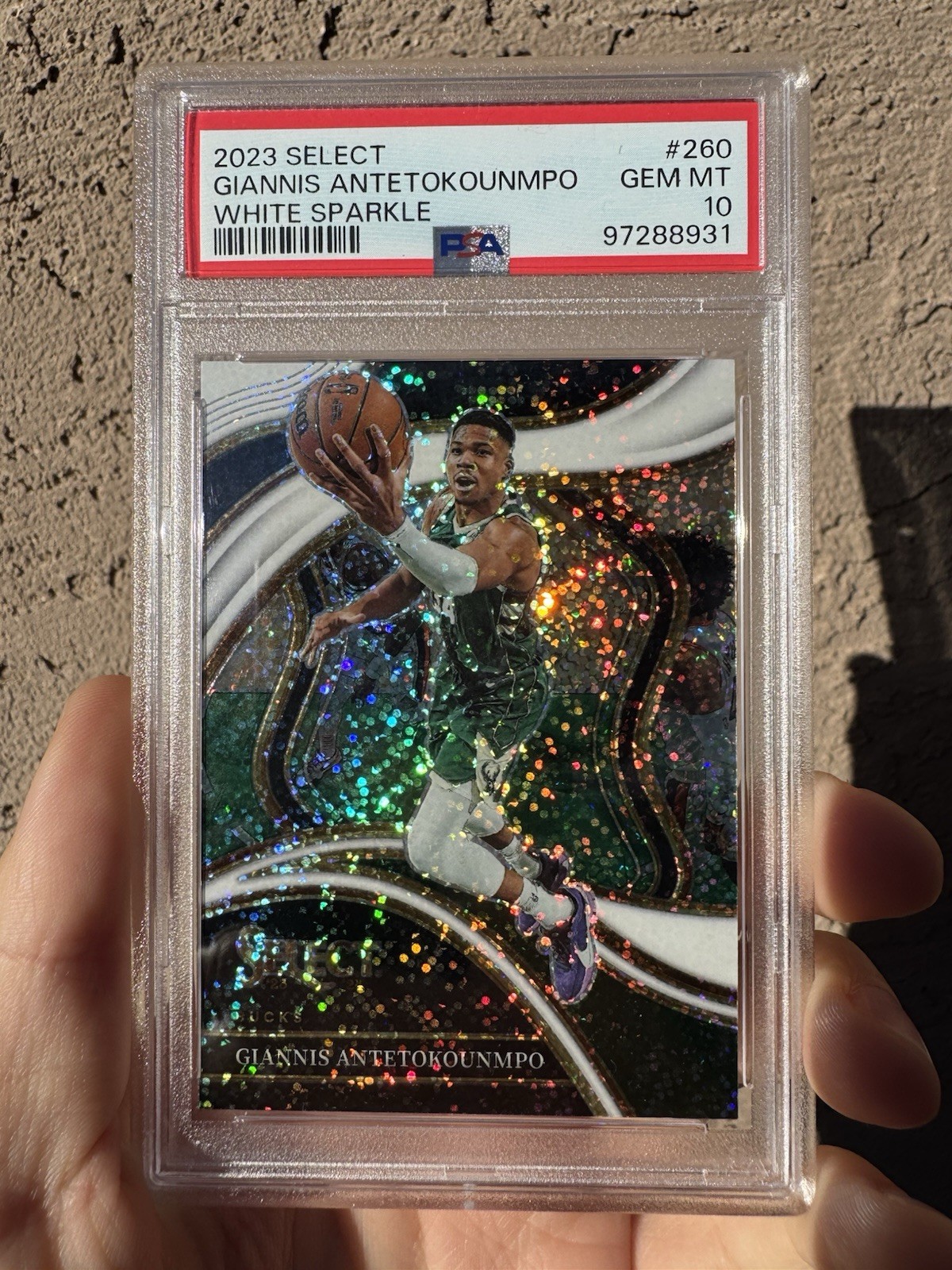 GIANNIS ANTETOKOUNMPO 2023-24 SELECT COURTSIDE WHITE SPARKLE PSA 10