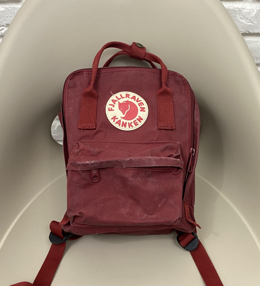 fjllrven kanken mini plum Fjallraven Totepack The StreetLite Company Introducing the Kanken Mini backpack Purple Rucksack Fjallraven Fjallraven Mini